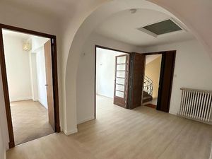 Location locaux professionnels 123.13 m² à Hyeres (83400)  1 400 €