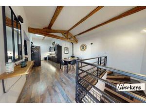 Maison de village avec studio indépendant et stationnement