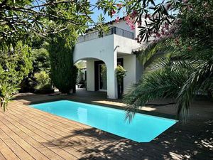 Villa de charme de 170 M2 dans quartier résidentiel aux Angl