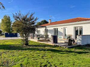 Maison avec terrasse et grand terrain à vendre à Yvrac  proc