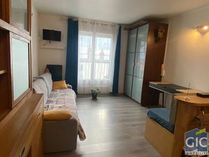 STUDIO --- MERVILLE FRANCEVILLE