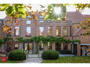 Ruime gerenoveerde stadswoning - ideaal voor kantoor  groepspraktijk  vrij beroep of horec