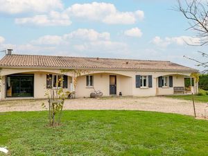 Vente maison 6 pièces 165 m² à La Brousse (17160)  265 500 €