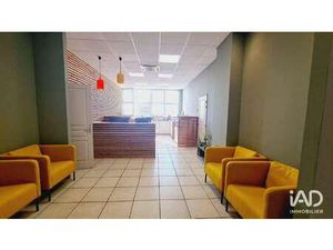 Vente Bureaux et commerces à Carpentras (84200) : à vendre / 487m² Carpentras