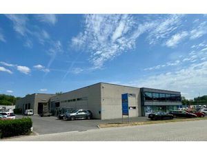 Een welgelegen bedrijfspand (KMO - industrie) van 2.815m²