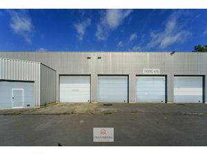 Groot magazijn (221m²) Te Huur met hoge bereikbaarheid vlakbij R4