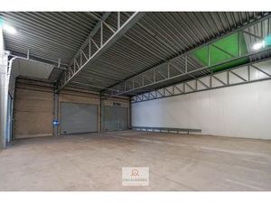 Groot magazijn (853m²) Te Huur met hoge bereikbaarheid vlakbij R4