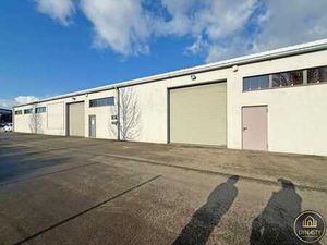 Entrepôt/box de 140 m² à louer à Libramont – 700€/mois