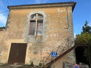 Ensemble De Deux Bâtiments En Pierre Sur Grand Terrain De Plus De 6610M2