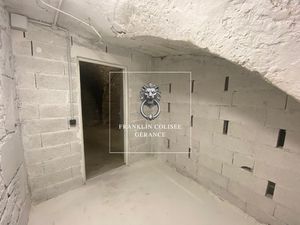 Cave à Louer au Faubourg St Honoré