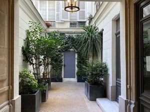 Paris 75006 studette avec balcon