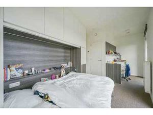 CHAMBRE MODERNE  BIEN SITUEE