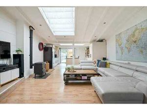 Instapklare starterswoning met 2 slks en tuin!