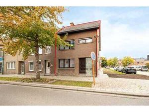Renovatiewoning met 3 slaapkamers op uitstekende locatie