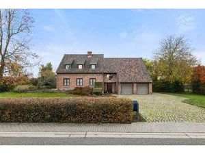 KARAKTERVOLLE WONING OP EEN PRACHTIG PERCEEL VAN 33A IN E...