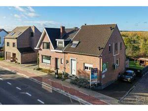 Maison avec une vue magnifique sur la nature.