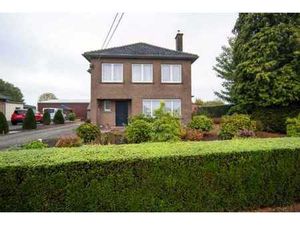 MAISON A RENOVER AVEC HANGAR