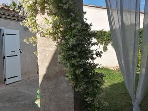 Coup de cœur assuré aux Baïsses Une maison en pierre avec jardin  terrasse et préau