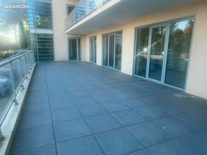 Local commercial 182 m²