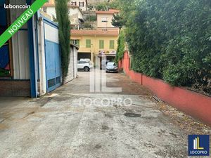 Local commercial 1 466 m²