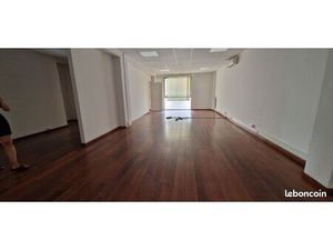 Bureau 123 m²