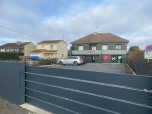 Vente commerce 8 pièces 185 m² Poitiers (86000)