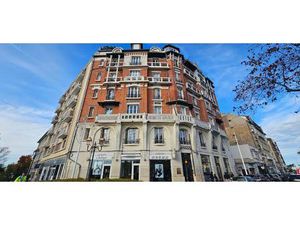 Location bureau 84 m² à Enghien-les-Bains (95880)