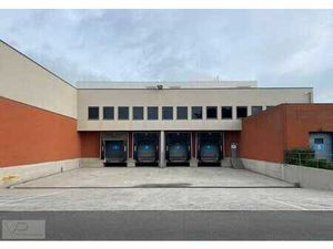 Immeuble commercial moderne à louer – ​​A. Avenue Vaucamp...