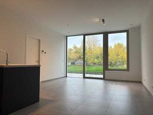 Modern BEN-appartement met terras  privatieve tuin en aut...