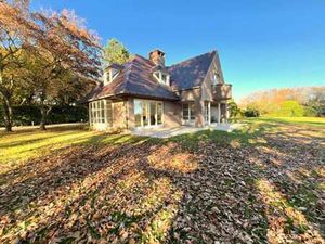 belle villa rénovée superbe jardin avec piscine