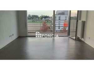 Faches-thumesnil  appartement type 2 en bon état avec un balcon et un stationnement en rés