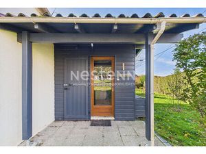 A vendre à 25 minutes d'Aurillac  à proximité du Lac de Saint Etienne Cantalès  sur terrai