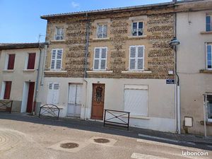 Maison ancienne de caractere avec terrain centre de St Jean de Bournay