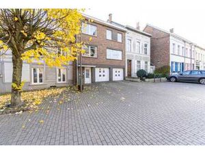 Superbe maison sur la place DANS LE CENTRE en TB état !