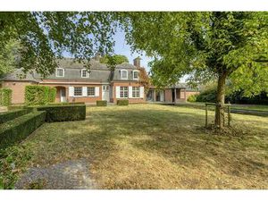 Unieke villa te koop in Zwevezele met prachtige tuin