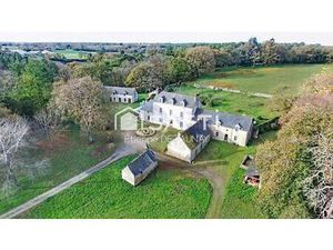 Proche REDON  au coeur de 24ha  propriété avec dépendances.