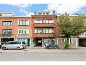 Entrepôt et magasin avec bureaux et jardin à Kessel-Lo.