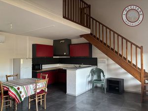 Location meublée appartement 3 pièces 83 m² à L'Isle-Jourdain (32600)  800 €