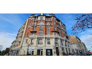 Location locaux professionnels 84 m² à Enghien-les-Bains (95880)  2 300 €