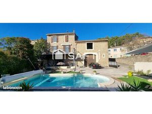 Propriété 7 pièces 240 m²