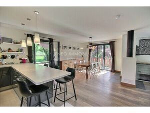 Magnifique maison avec grand terrain arboré