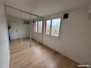 Appartement Bievres 2 chambres avec parking proche gare