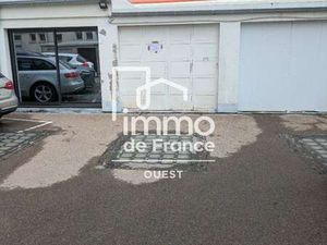 Location Garage box et parking à La Roche-sur-Yon (85000) : à louer / La Roche-sur-Yon