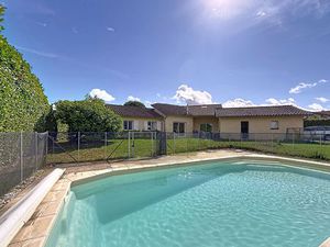 Belle Maison spacieuse et lumineuse  sur un terrain de 1302m² avec piscine !