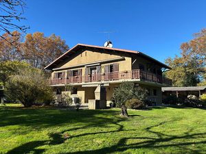 Maison T8 de 207 m2 sur 2800m2 avec 2 garages.