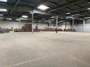 Location entrepôt / local d'activités EPONE 5 974 m²