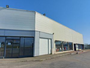 à louer Local commercial 430 m² – 5 500 € |Saint-Berthevin