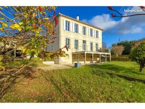 Maison de Maitre 300 m2 à Semillac