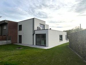 Volledig gerenoveerde woning met 3 slaapkamers en garage