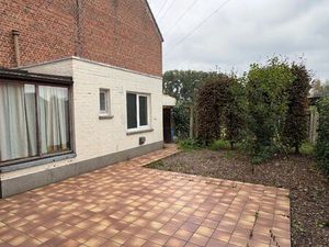 Sterke woning in beton met 3 garages  landelijke verzichten in Hulste.